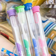 Bàn chải đánh răng có hộp